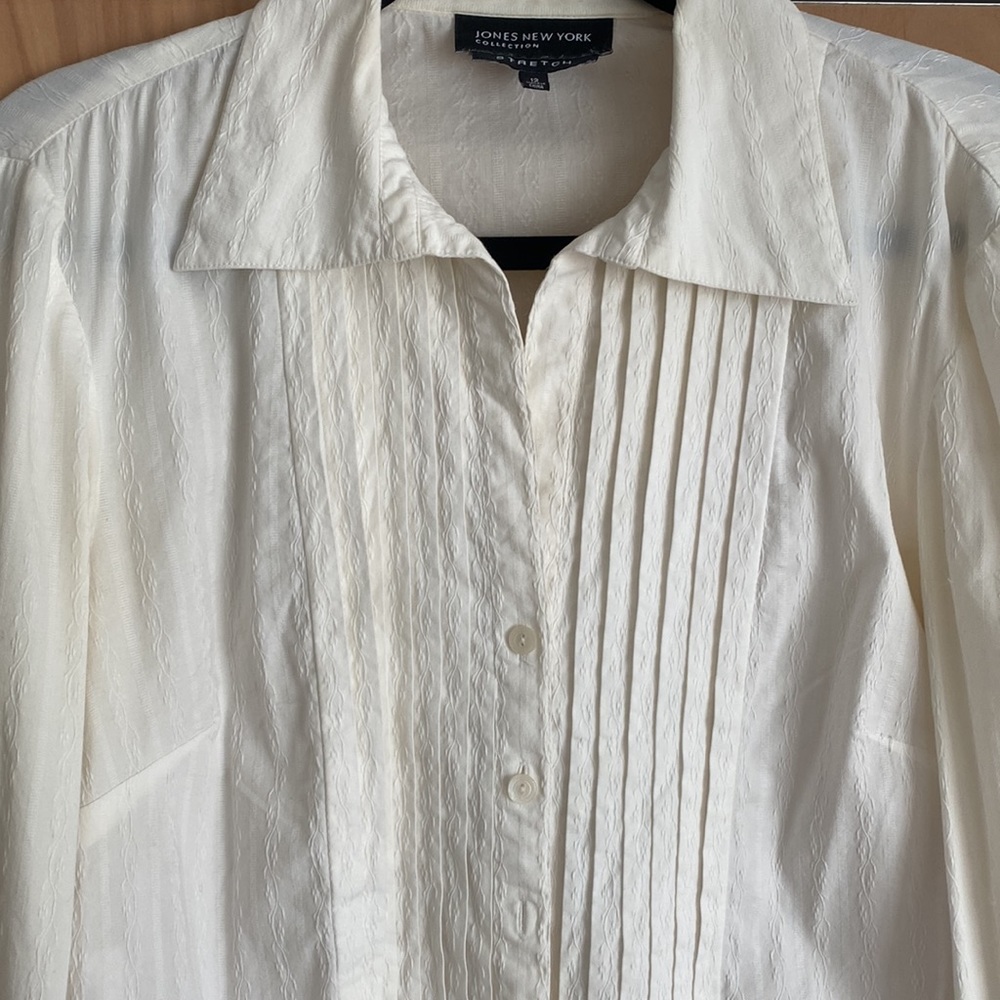 Jones New York Vintage Pleated Button Up